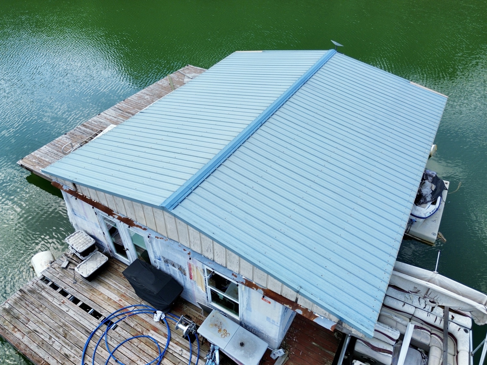2000 Custom 22 x 30 Floating Cabin - Approx 660sqft