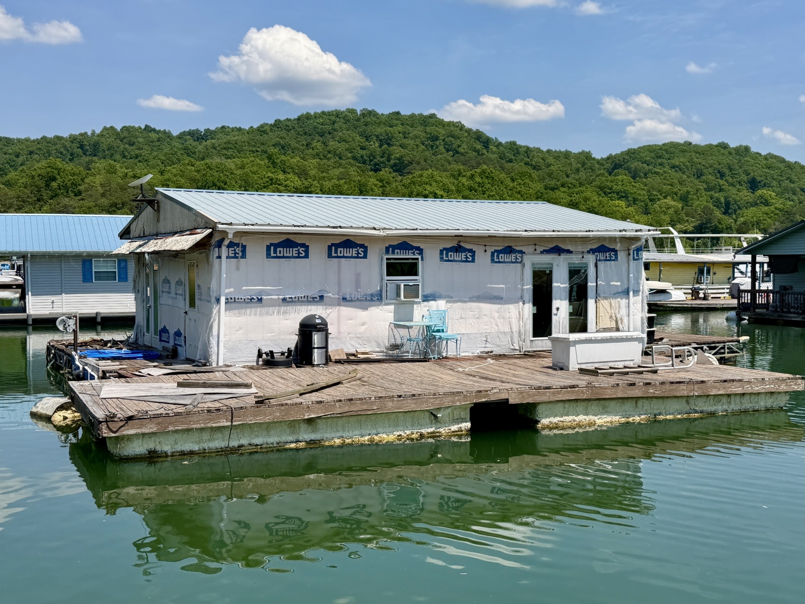 2000 Custom 22 x 30 Floating Cabin - Approx 660sqft