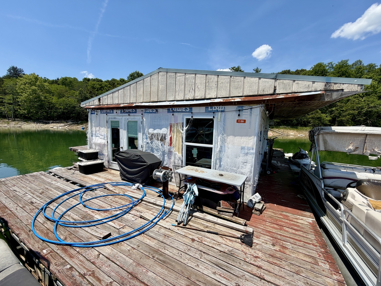 2000 Custom 22 x 30 Floating Cabin - Approx 660sqft