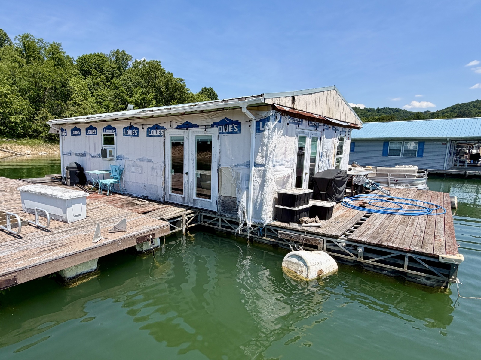 2000 Custom 22 x 30 Floating Cabin - Approx 660sqft
