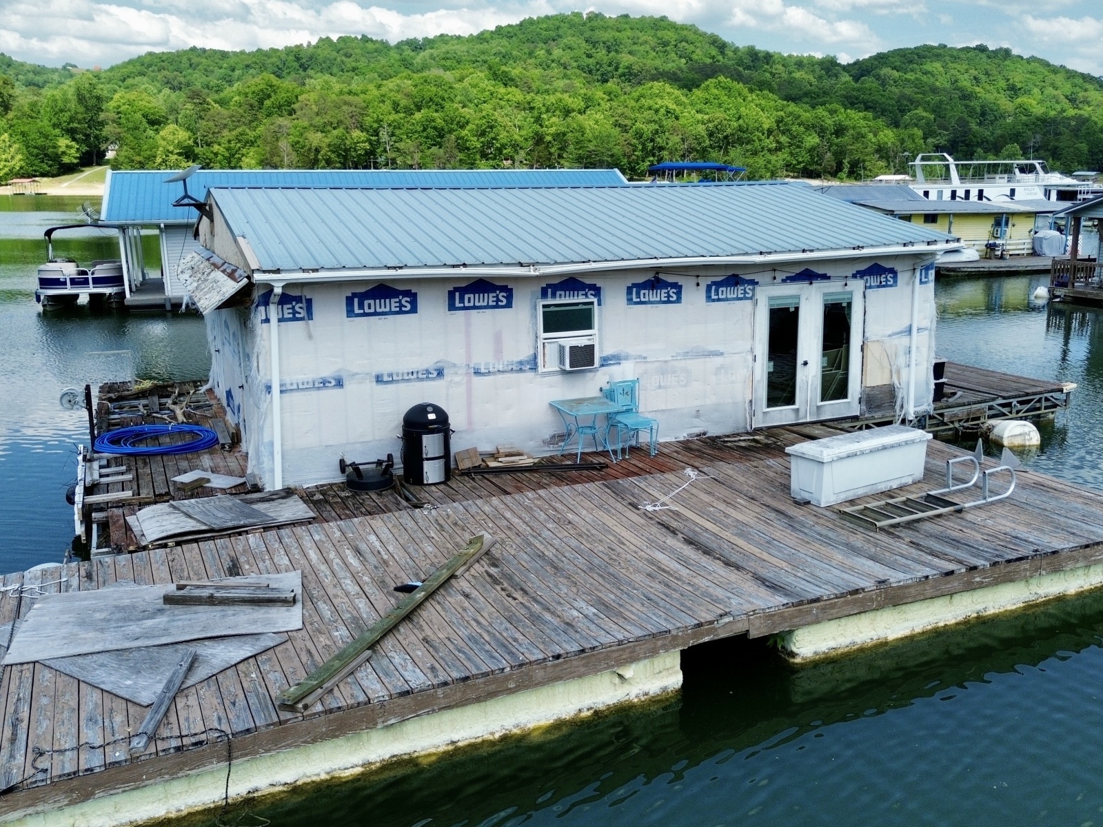 2000 Custom 22 x 30 Floating Cabin - Approx 660sqft