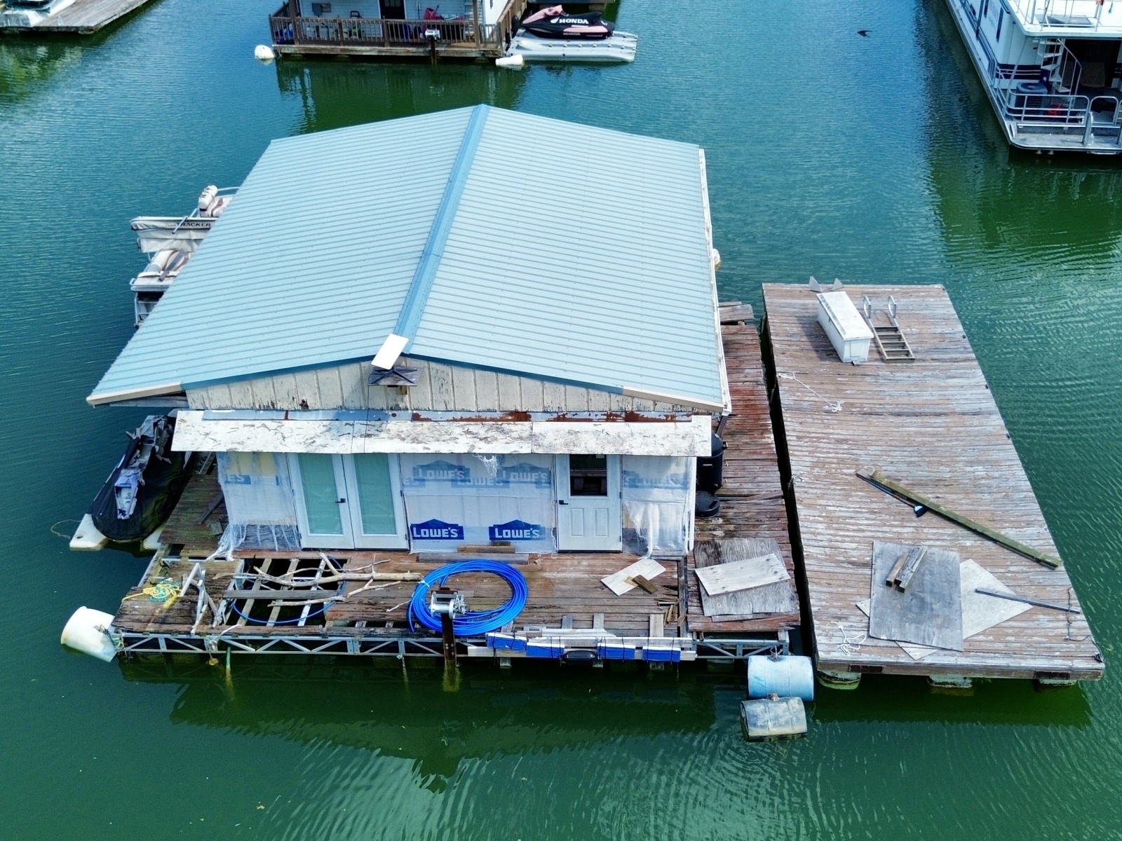 2000 Custom 22 x 30 Floating Cabin - Approx 660sqft