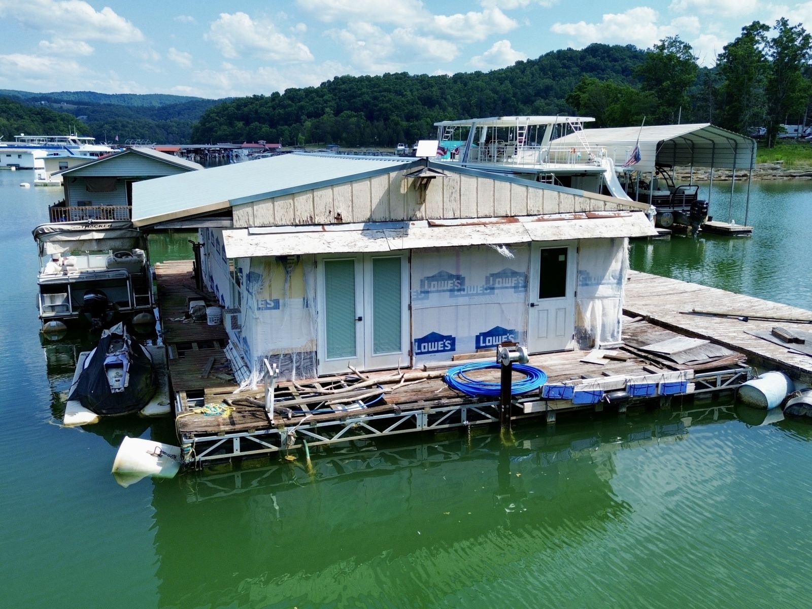 2000 Custom 22 x 30 Floating Cabin - Approx 660sqft