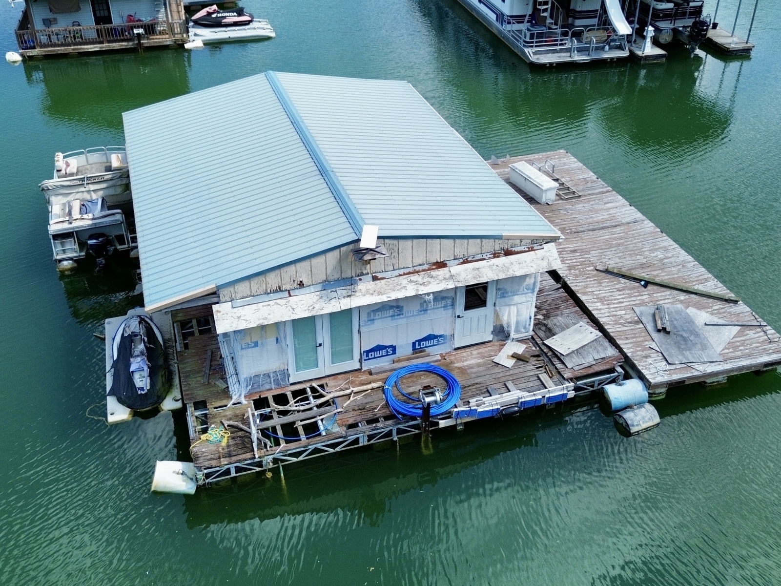 2000 Custom 22 x 30 Floating Cabin - Approx 660sqft