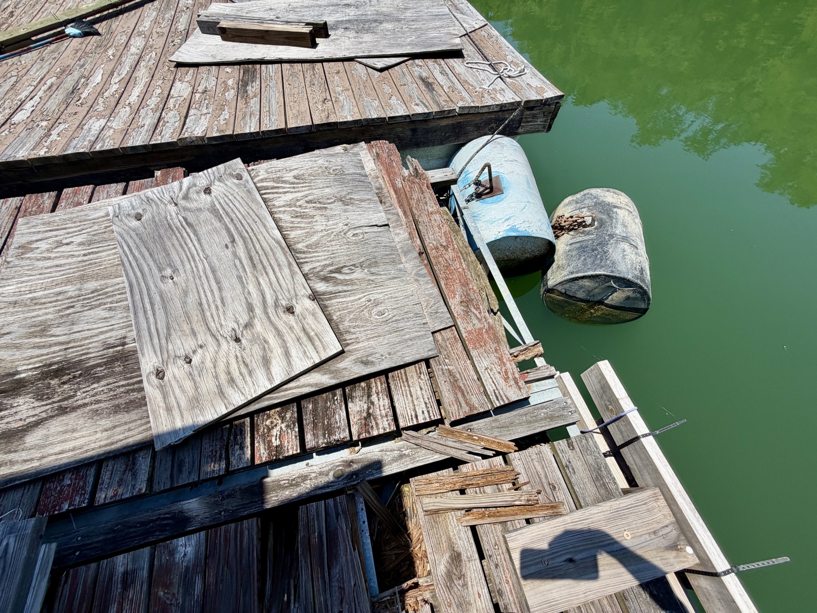 2000 Custom 22 x 30 Floating Cabin - Approx 660sqft