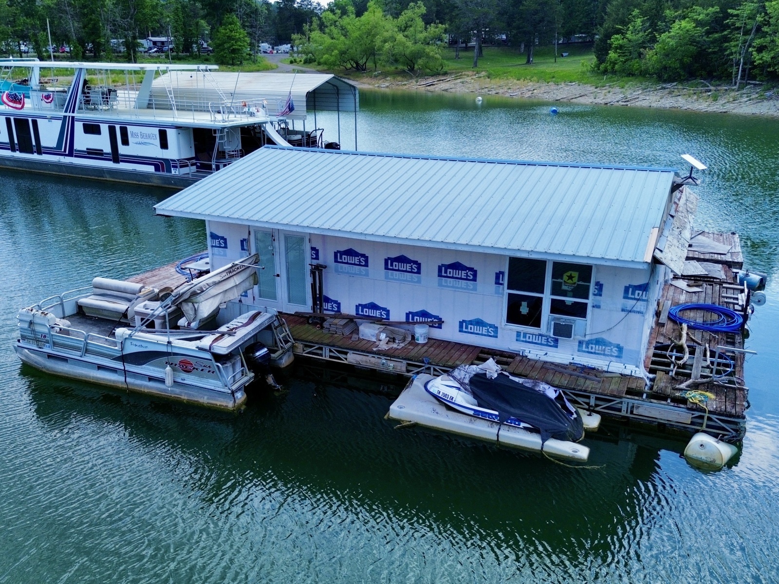 2000 Custom 22 x 30 Floating Cabin - Approx 660sqft