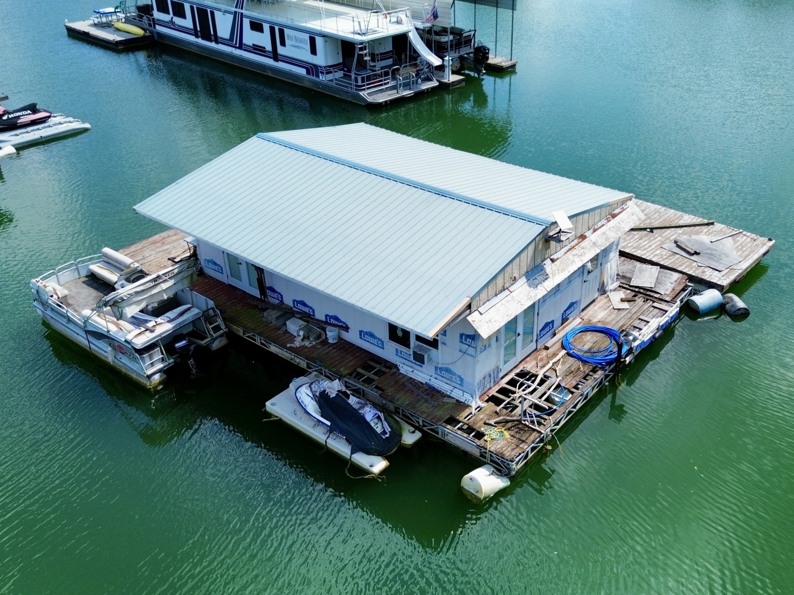 2000 Custom 22 x 30 Floating Cabin - Approx 660sqft