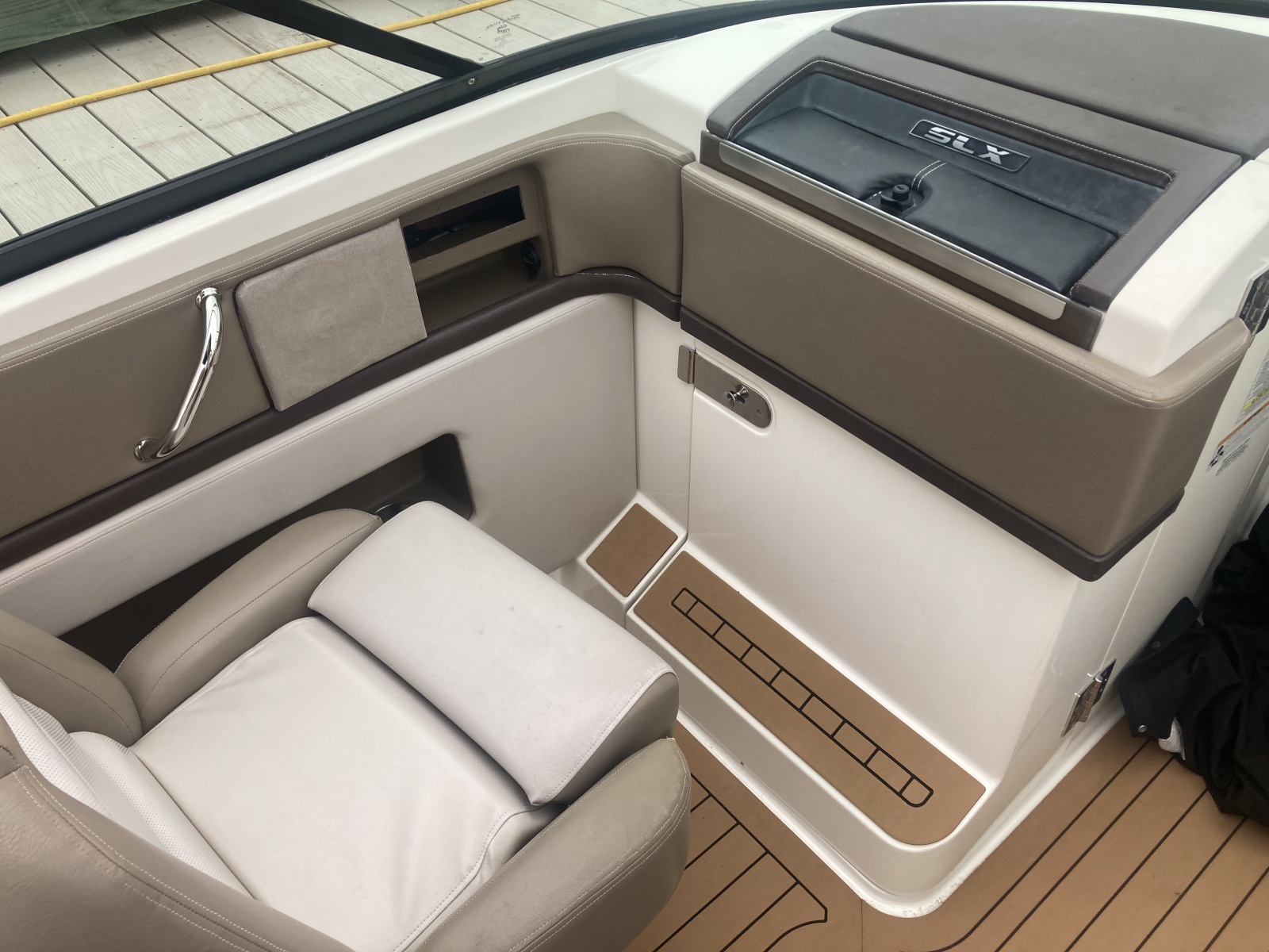 2011 Sea Ray 270 SLX