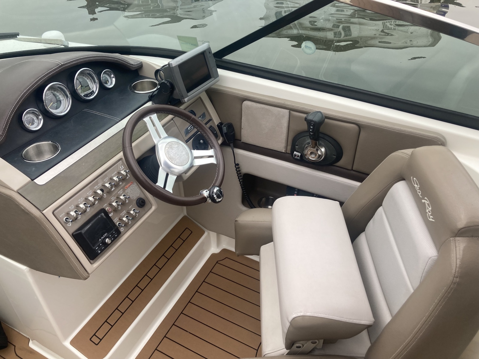2011 Sea Ray 270 SLX