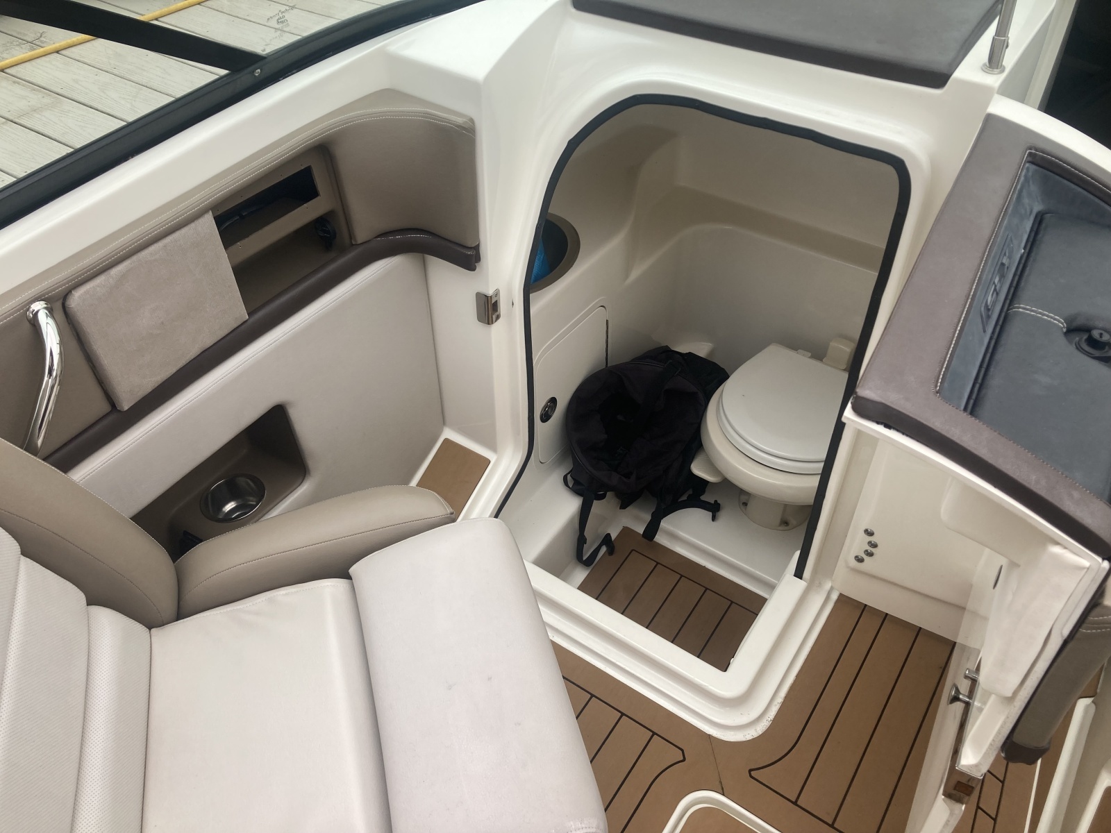 2011 Sea Ray 270 SLX