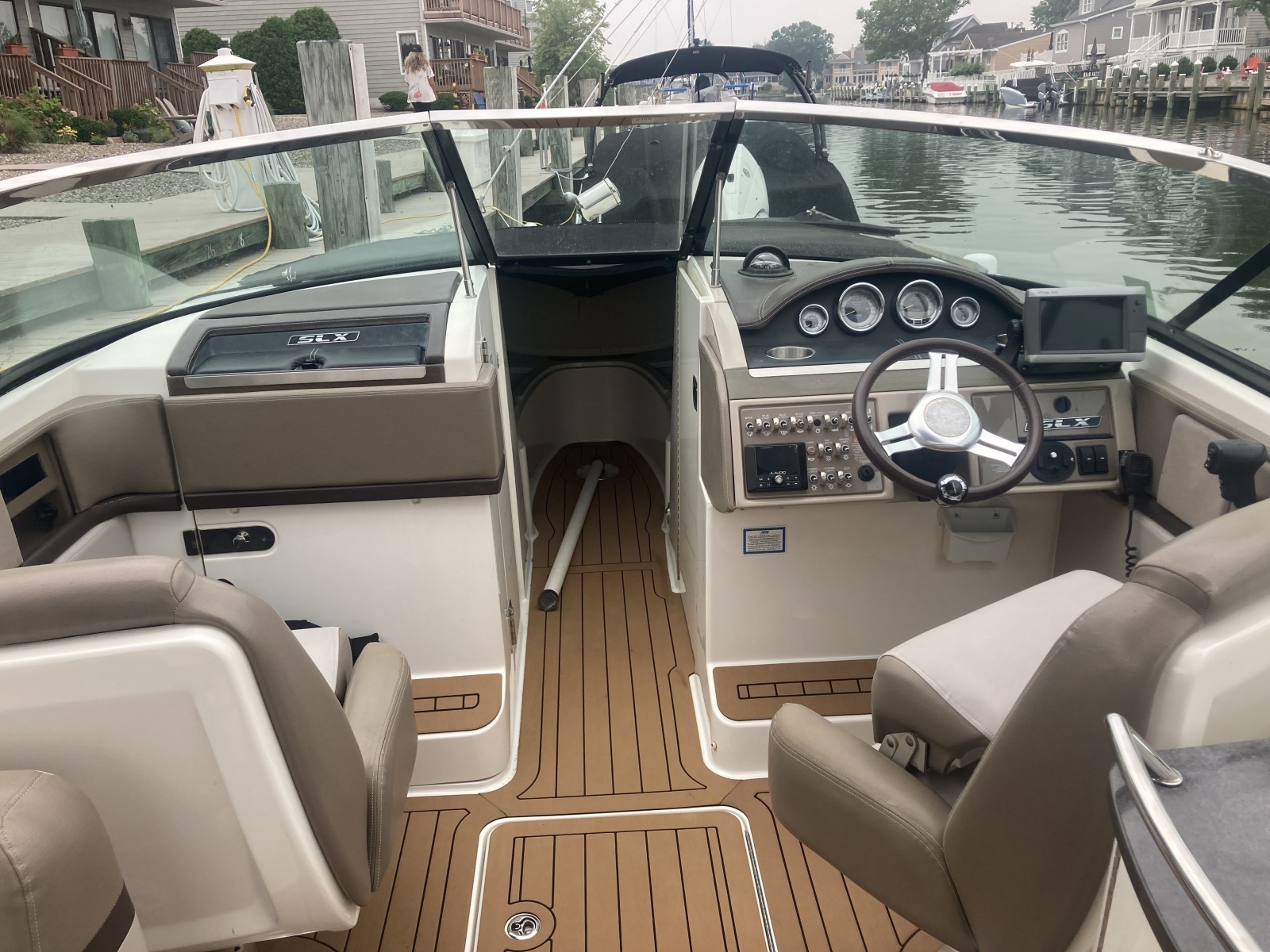 2011 Sea Ray 270 SLX