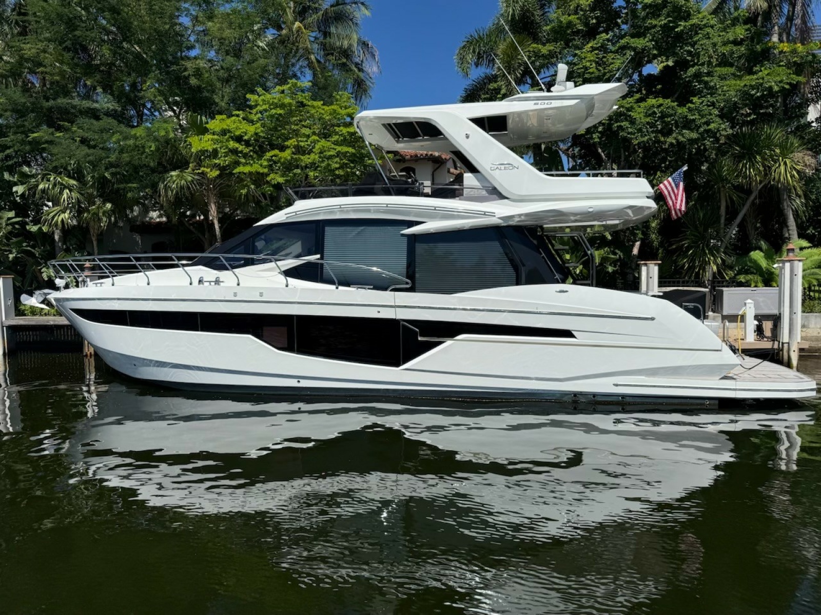 2021 Galeon 