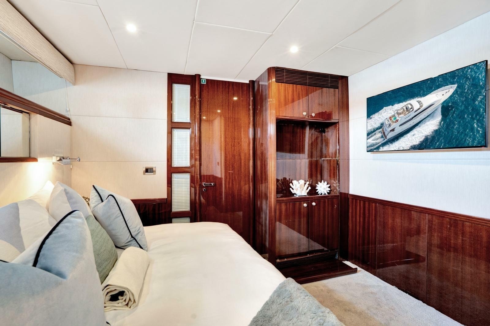 94ft Lazzara Yachts Yacht For Sale