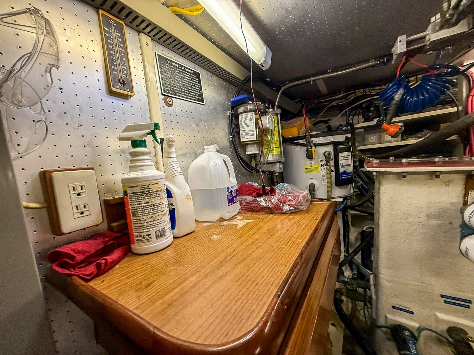 DeFever 49 Engine Room Workbench 