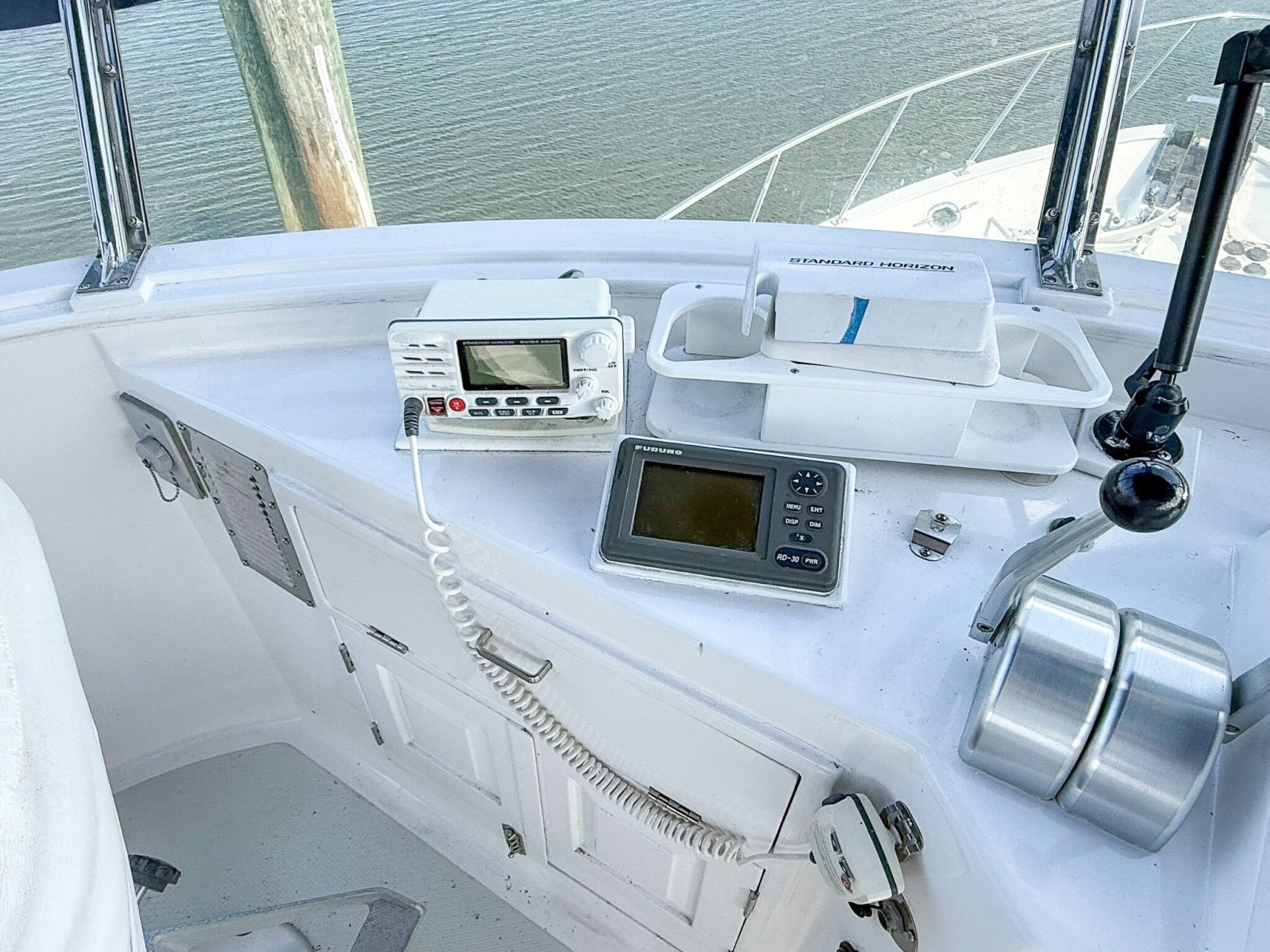 DeFever 49 FB helm port