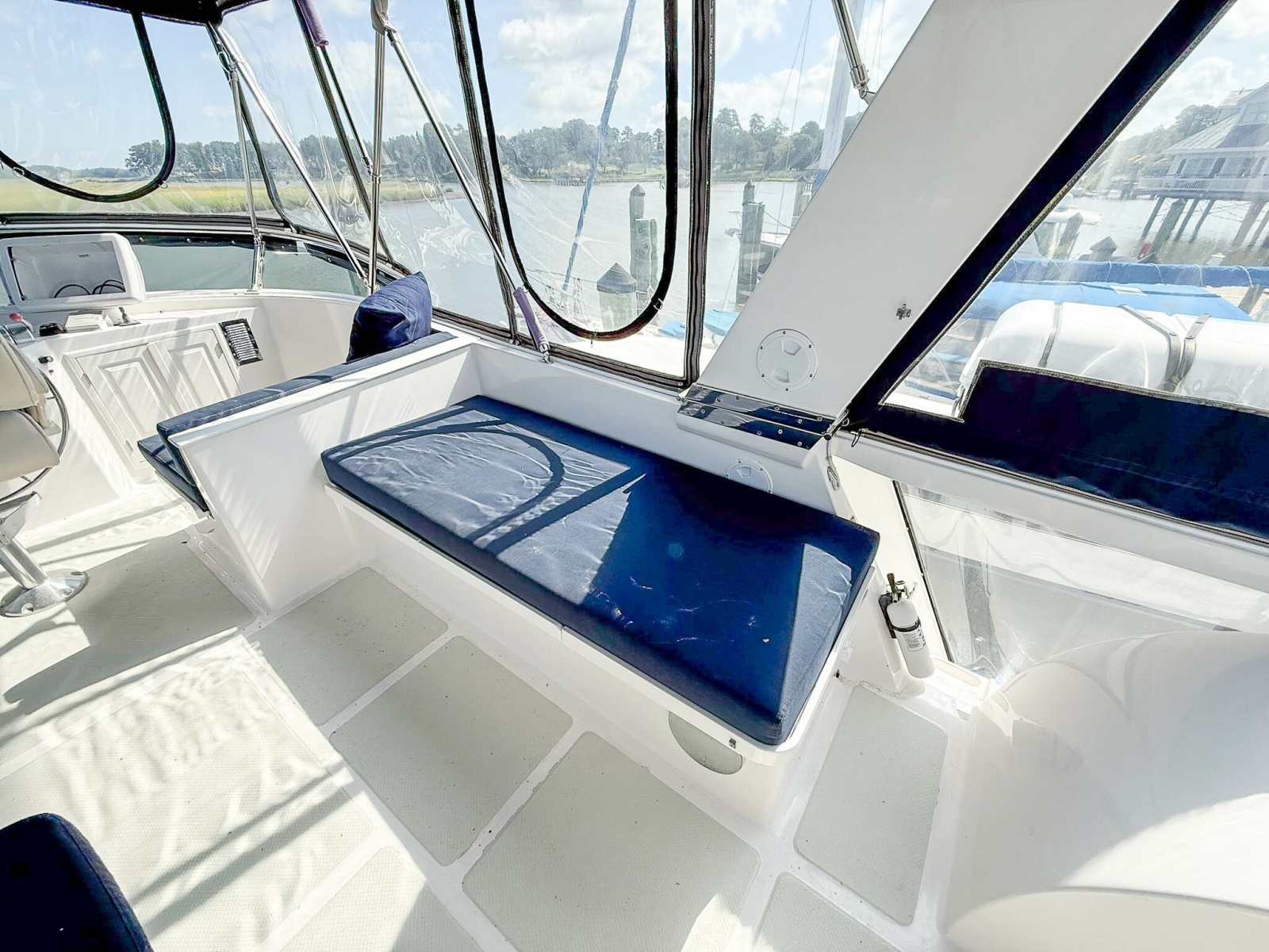 DeFever 49 Flybridge starb seating 