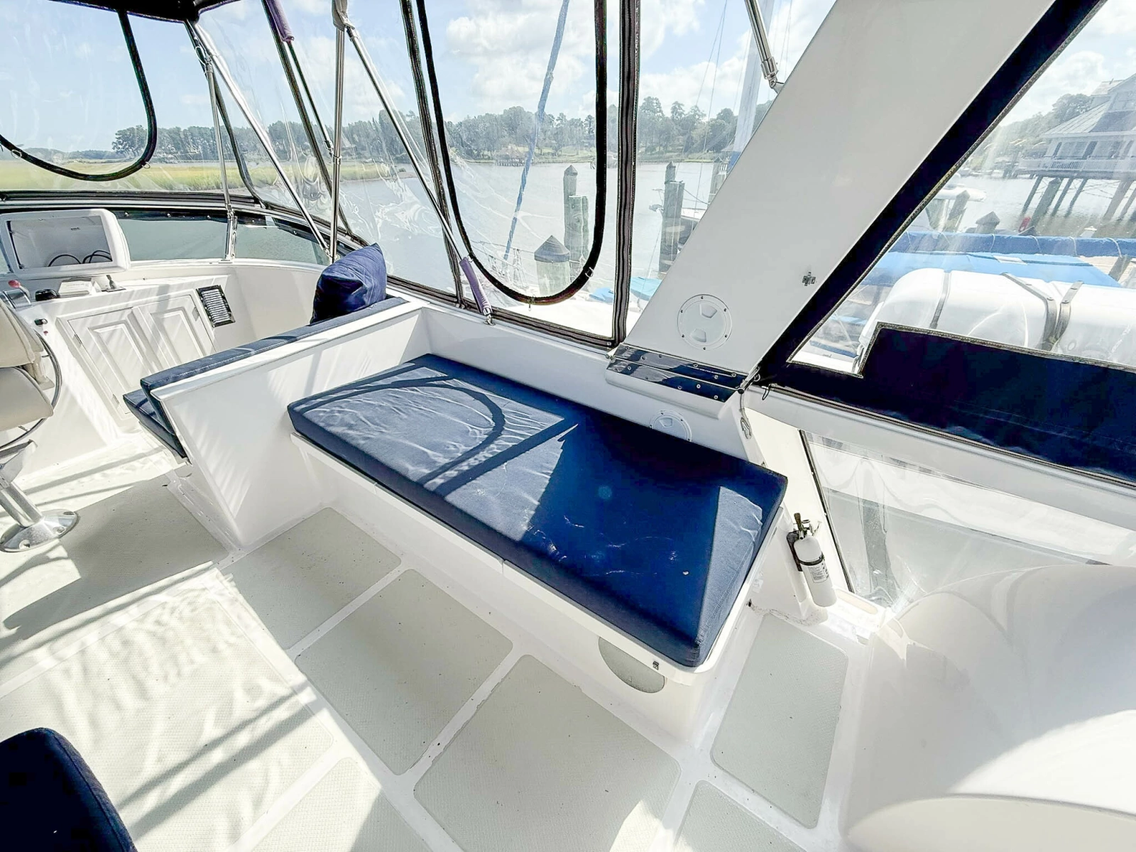DeFever 49 Flybridge starb seating 