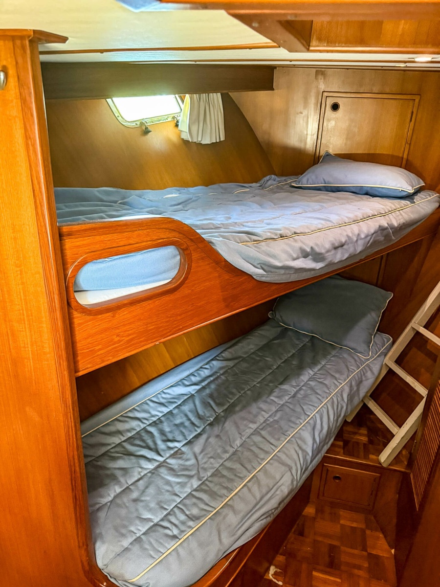 DeFever 49 Forward Stateroom 