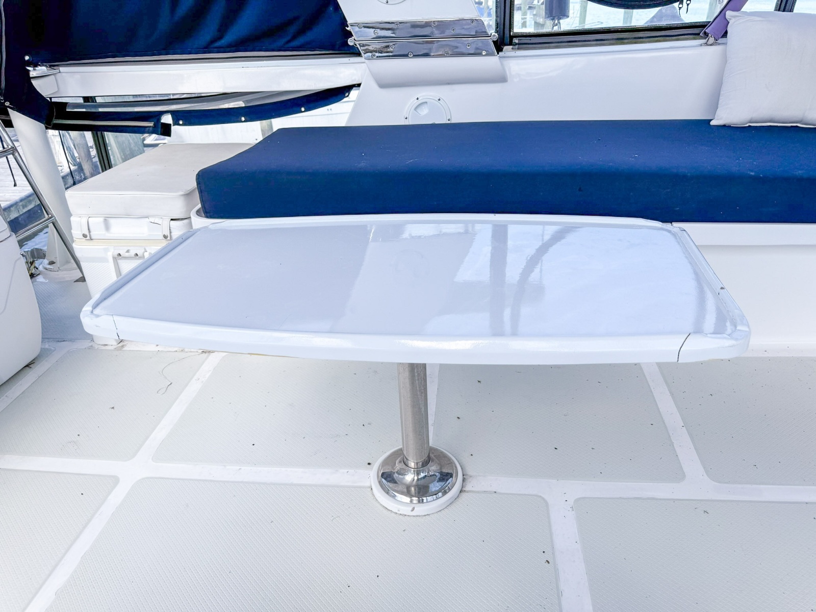 DeFever 49 Flybridge table 