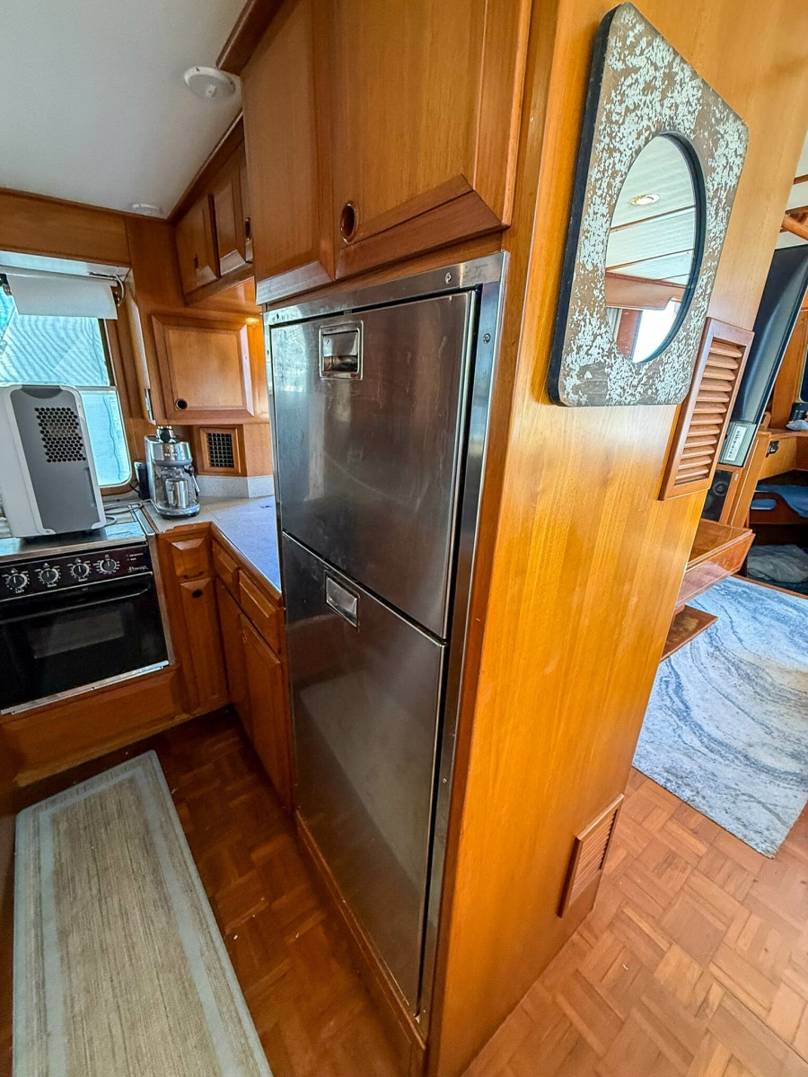 DeFever 49 Galley Frig / Freezer 