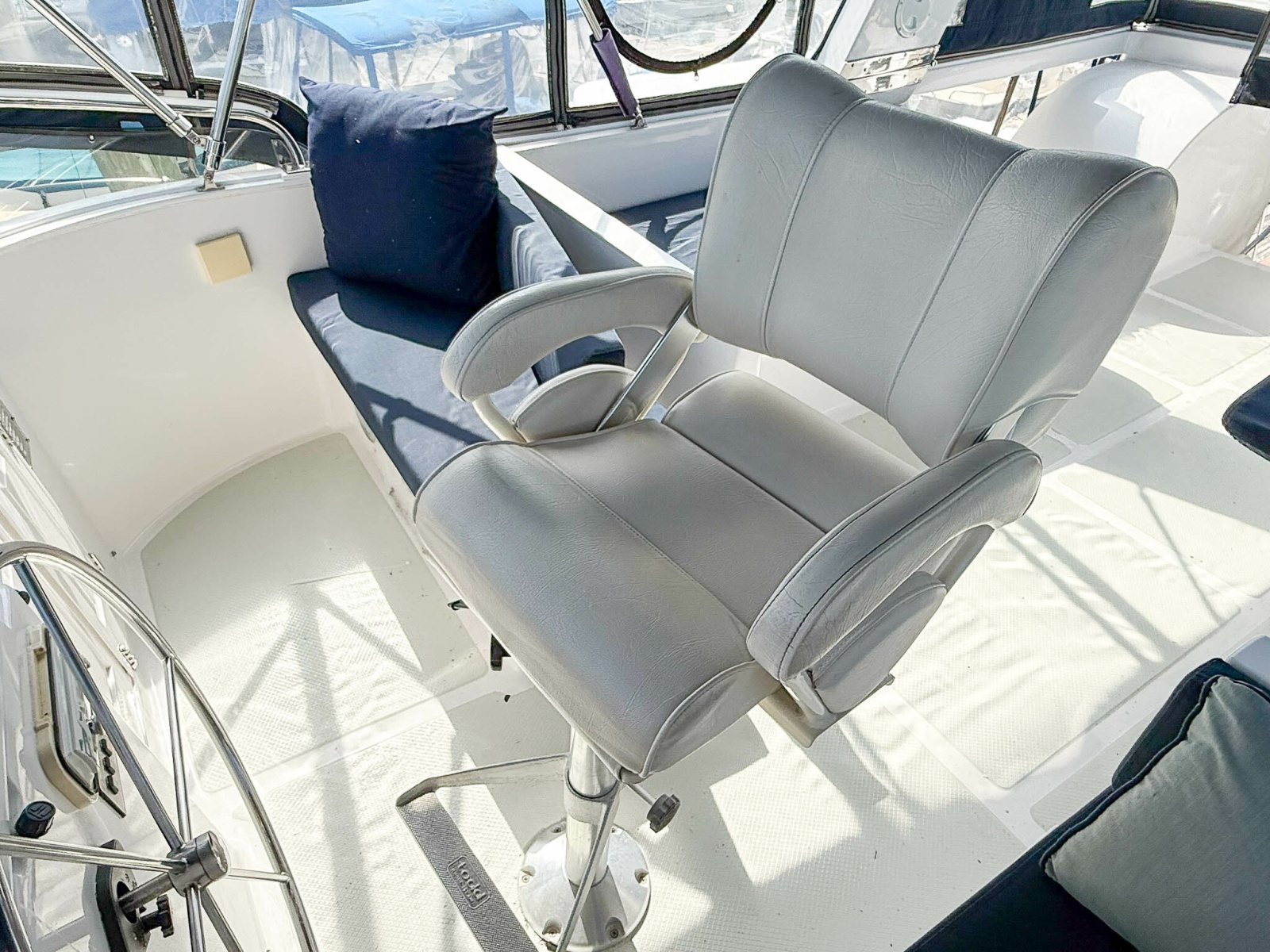 DeFever 49 FB helm chair 