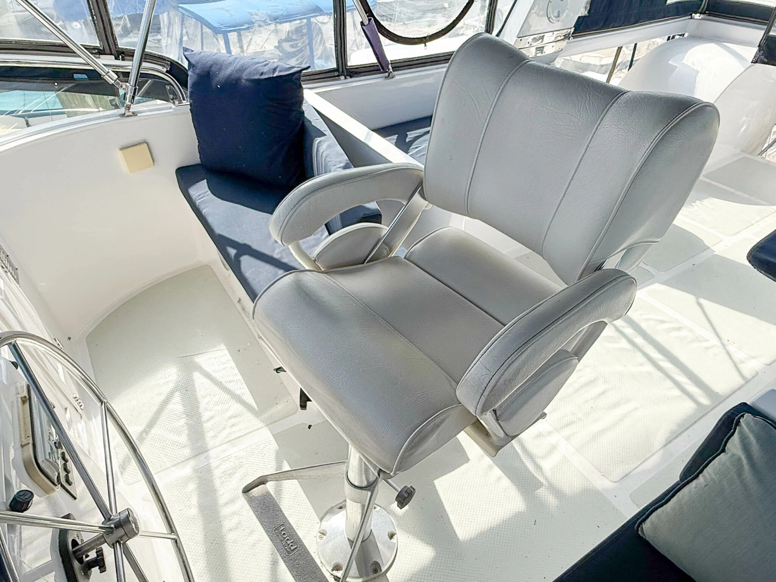 DeFever 49 FB helm chair 
