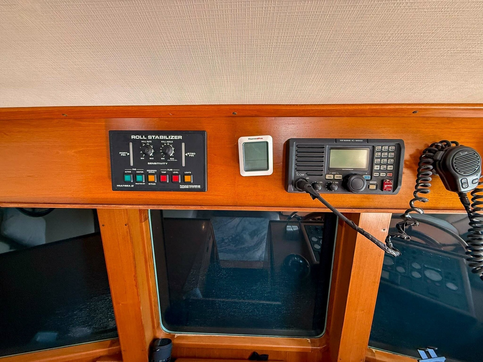 DeFever 49 Close up Port 