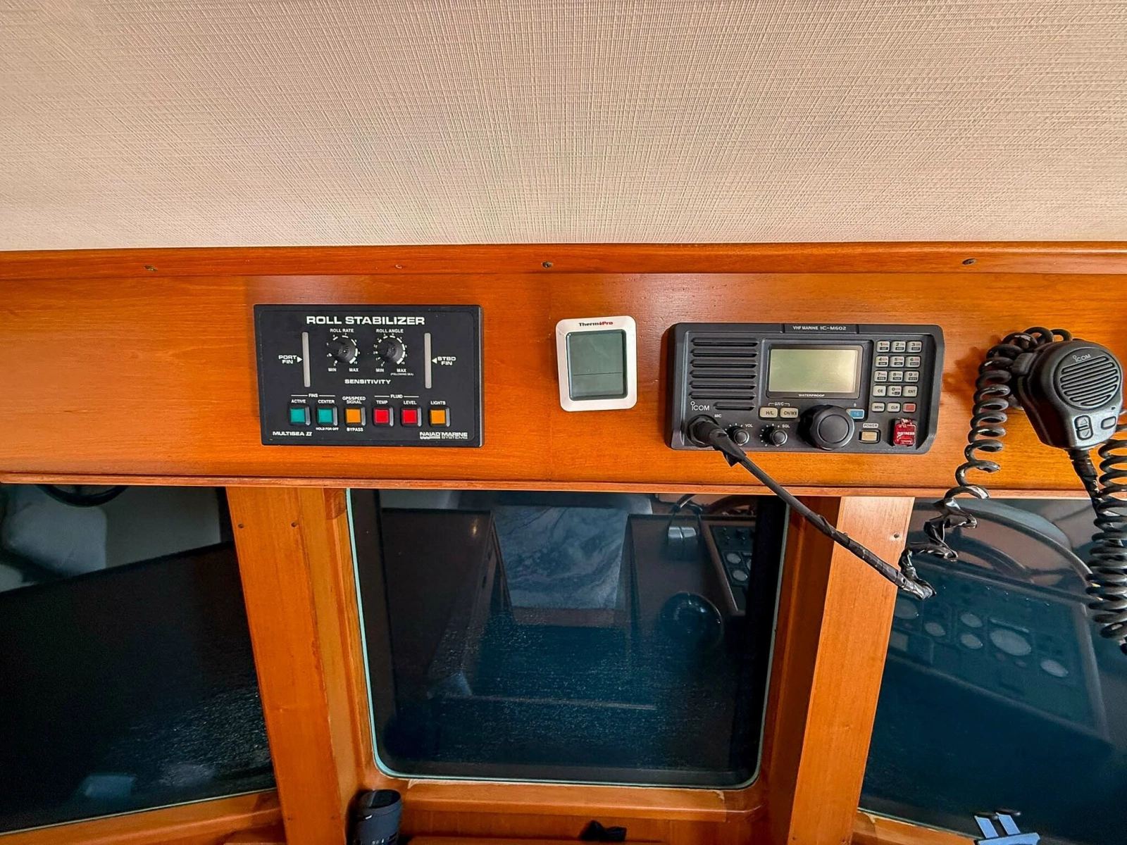 DeFever 49 Close up Port 
