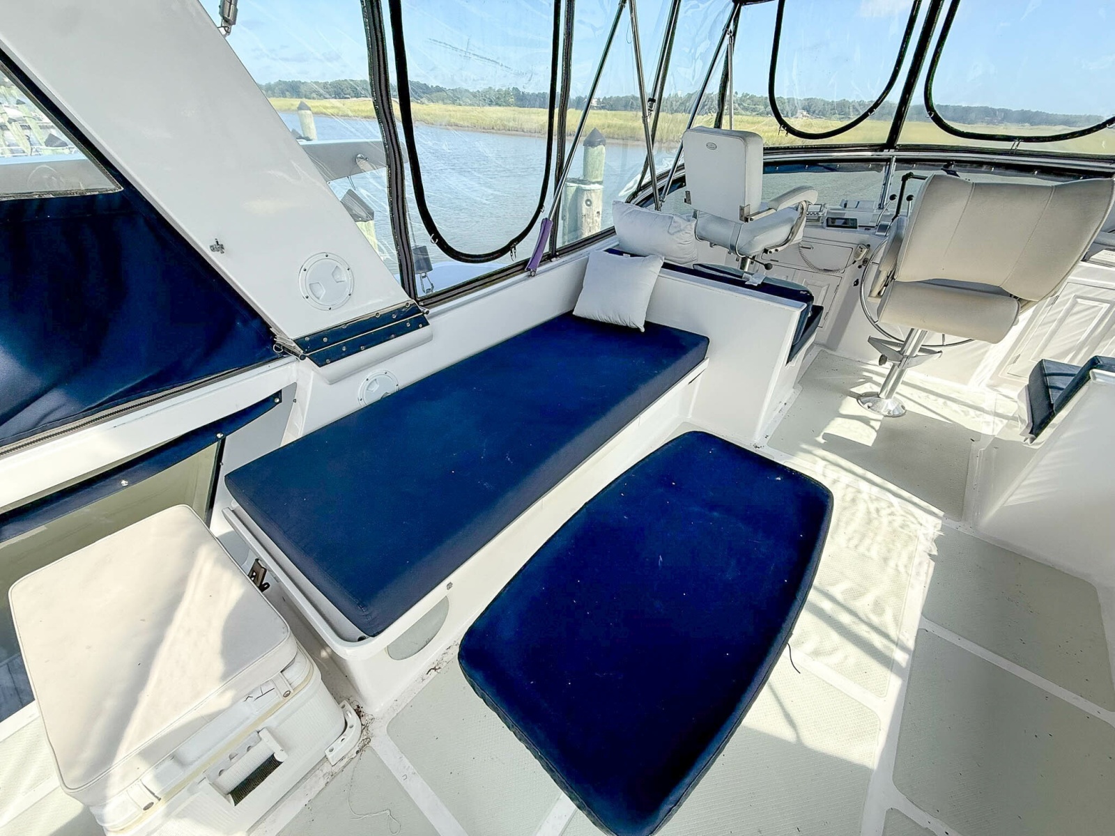 DeFever 49 Flybridge Seating Port 