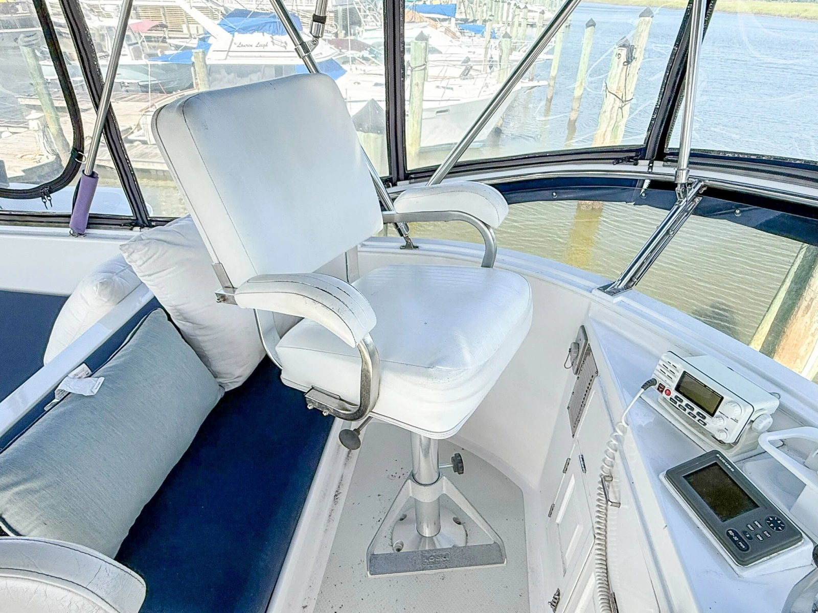 DeFever 49 FB port helm chair 