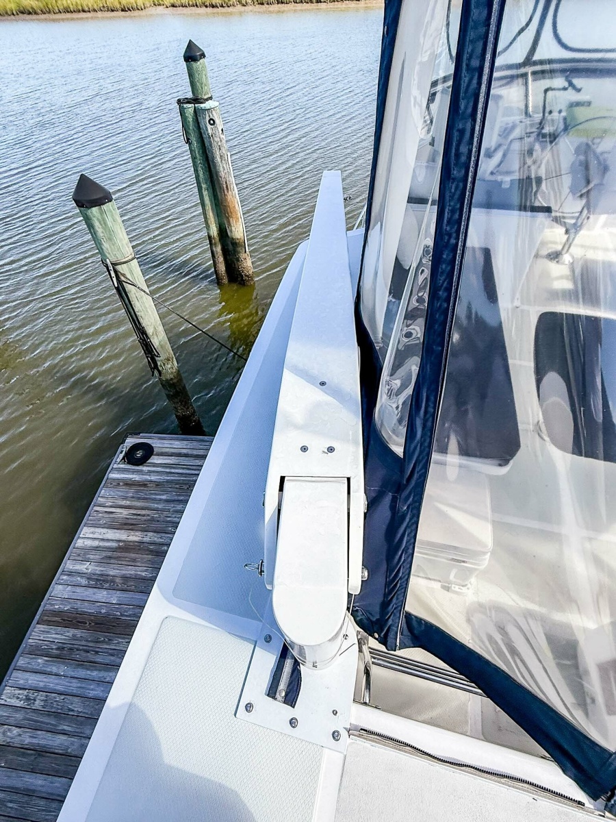 DeFever 49 Tender Crane 