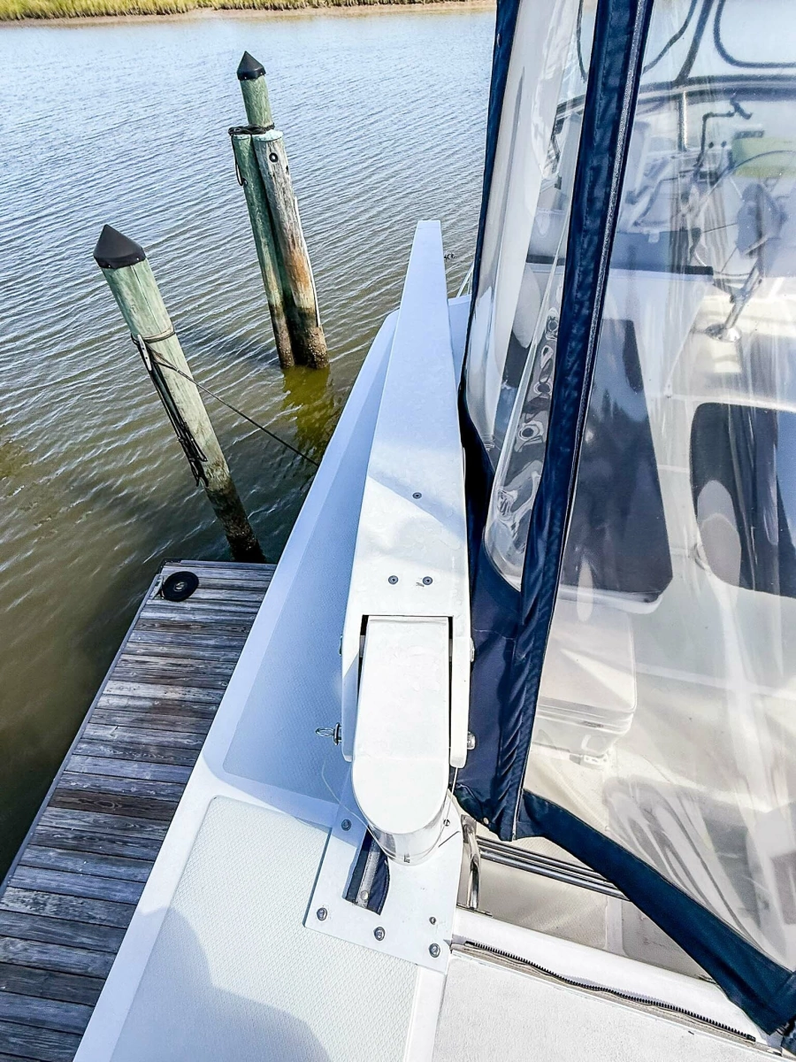 DeFever 49 Tender Crane 