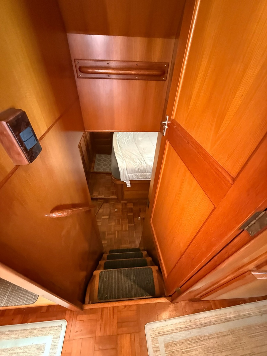 DeFever 49 Stairs Master Stateroom 