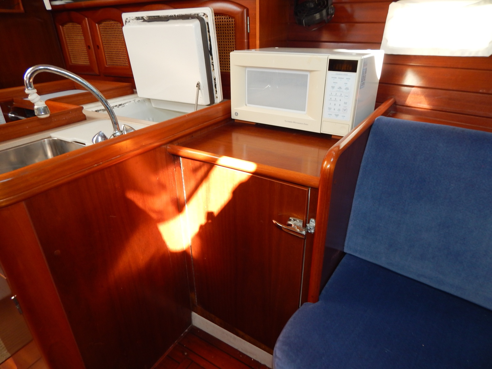 1999 Beneteau Oceanis 381