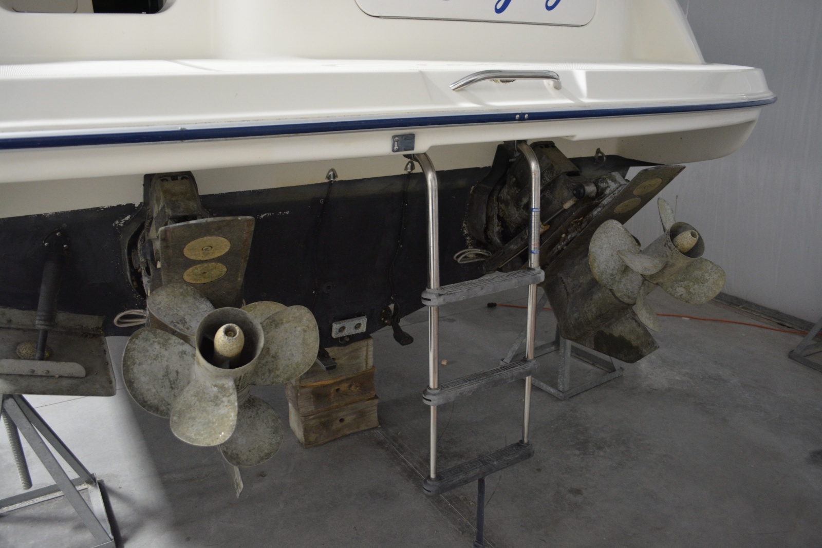 2006 Bayliner 305