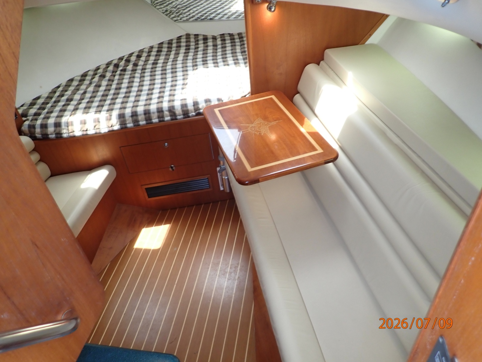 30' Pursuit lower deck forward