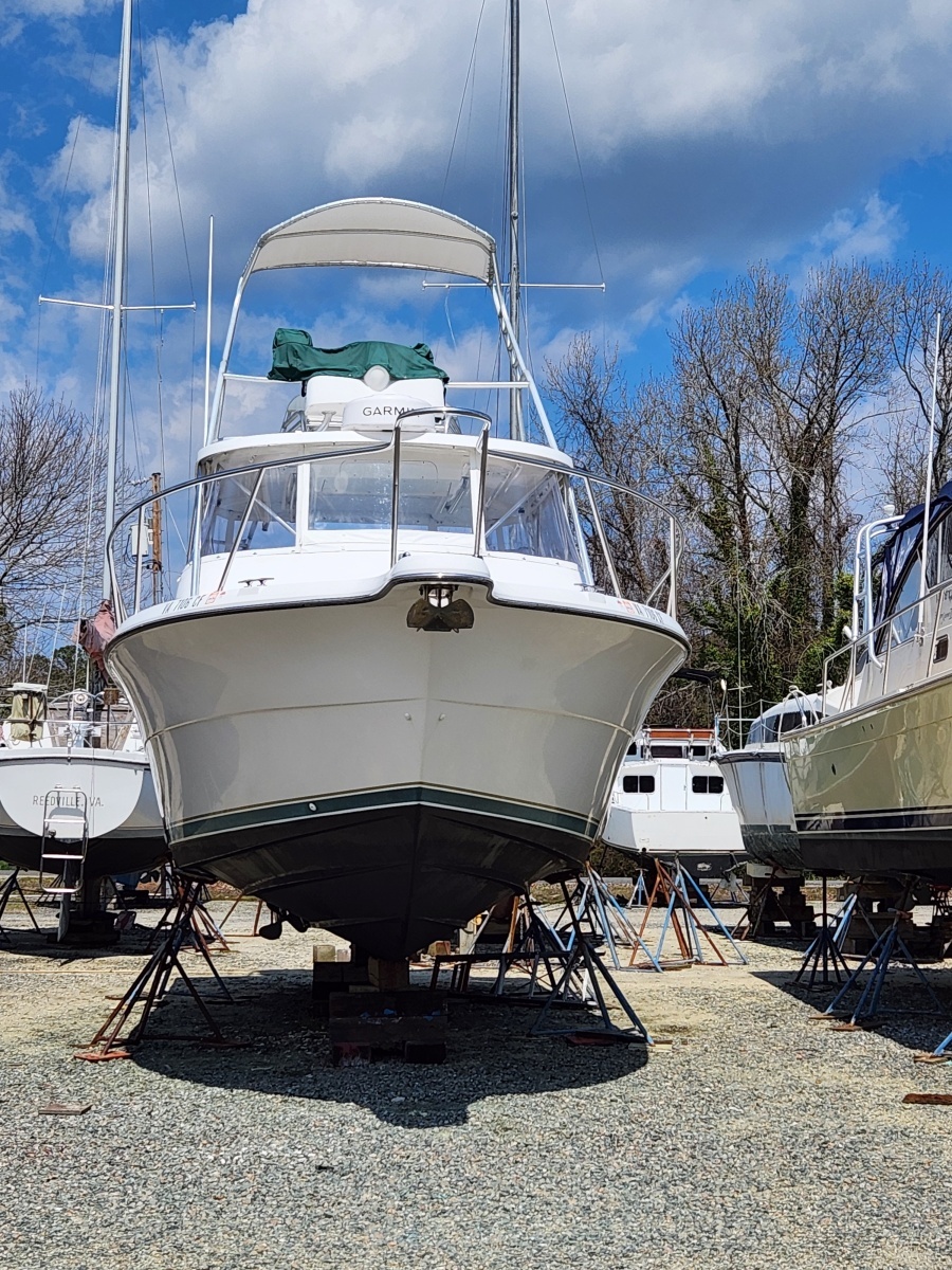 30' Pursuit hauled out