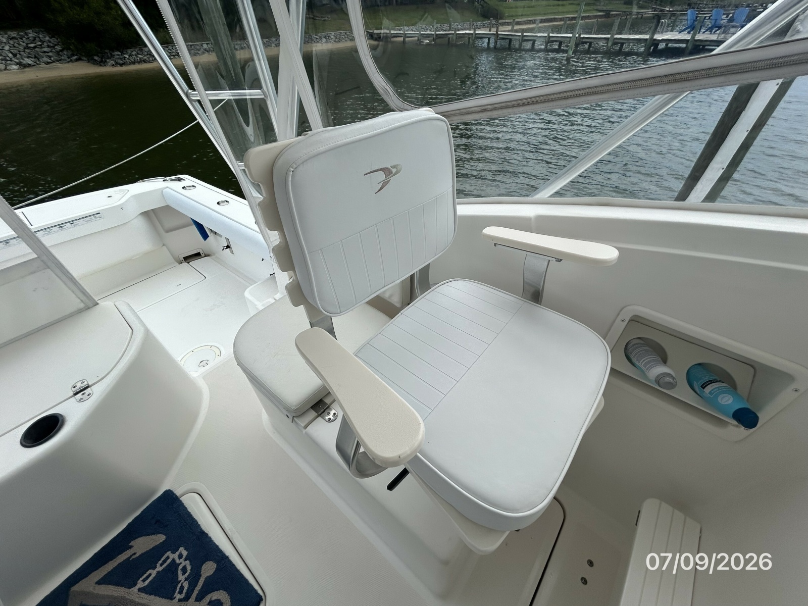 30' Pursuit port mate seat