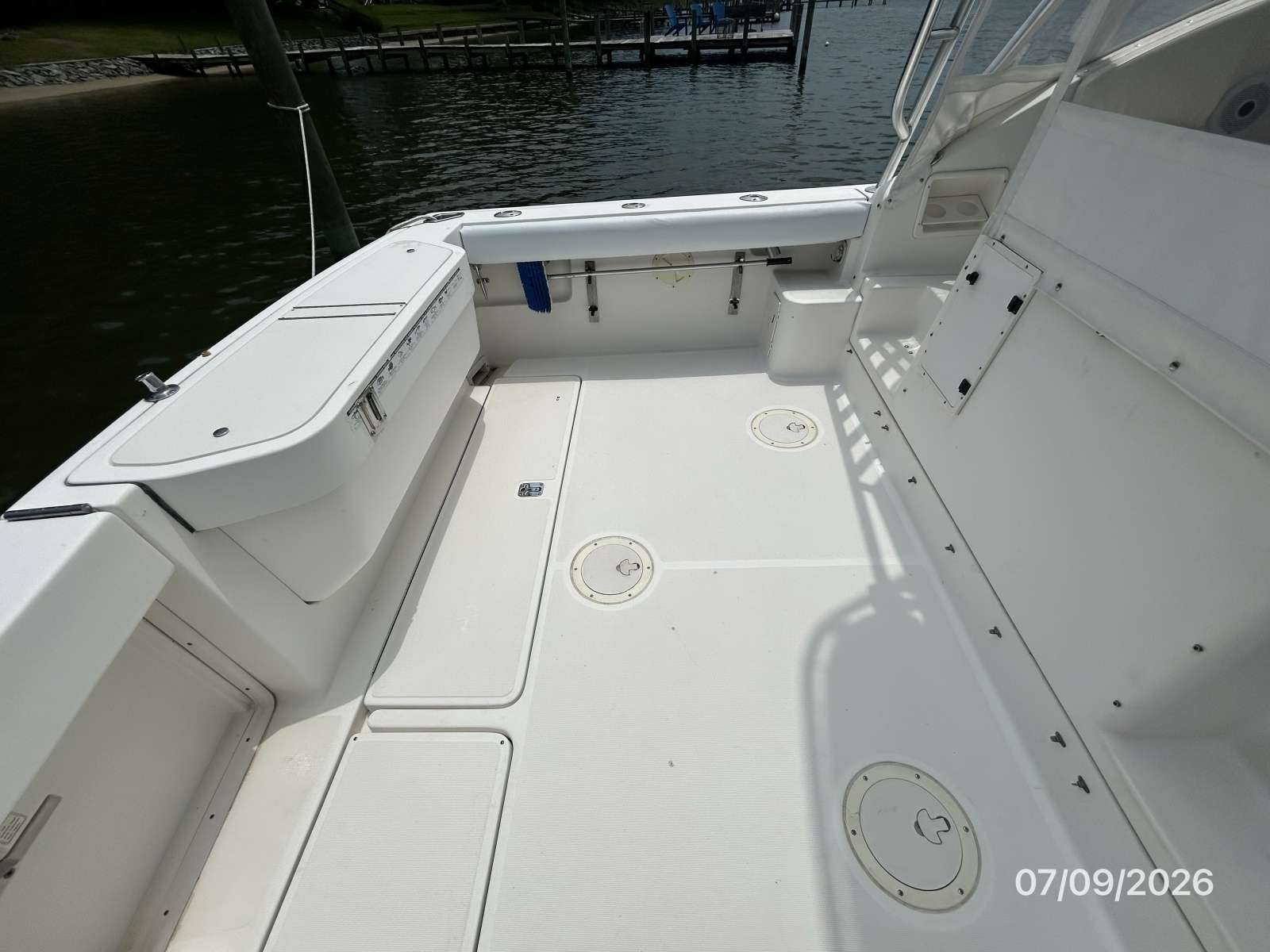 30' Pursuit cockpit port