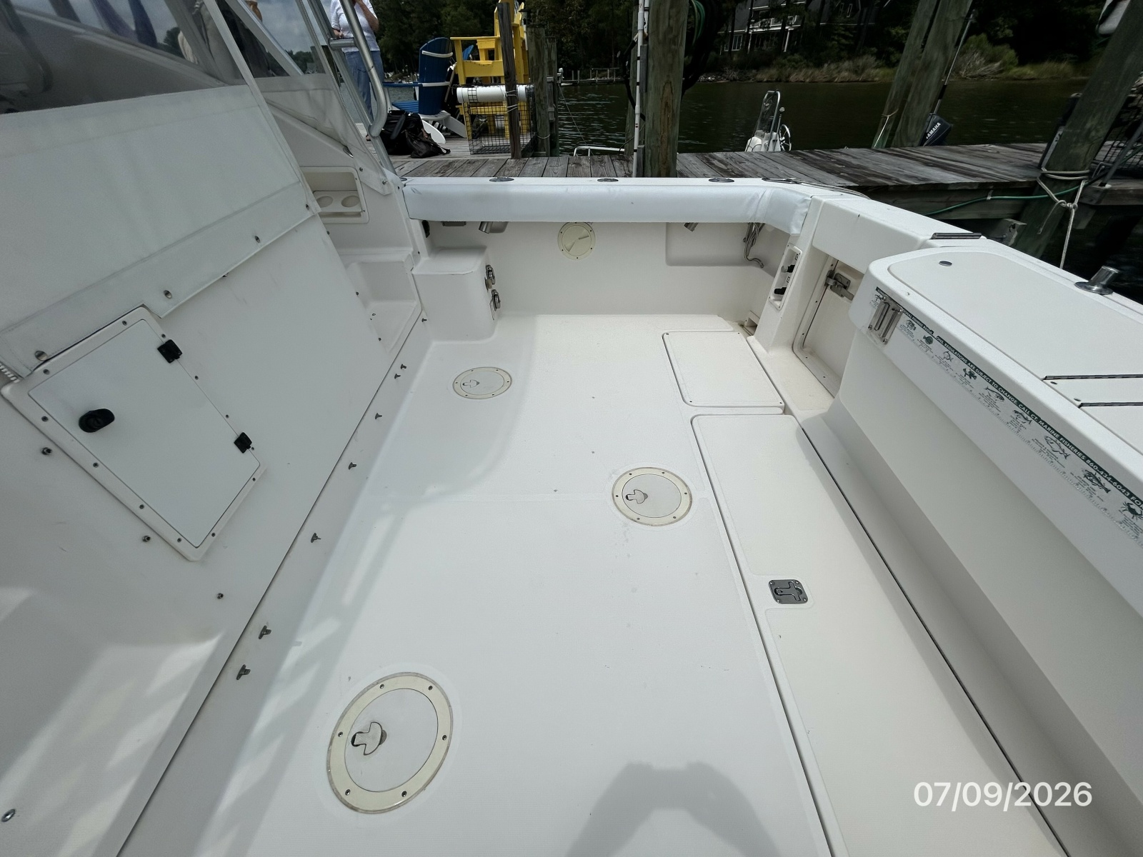 30' Pursuit cockpit starboard