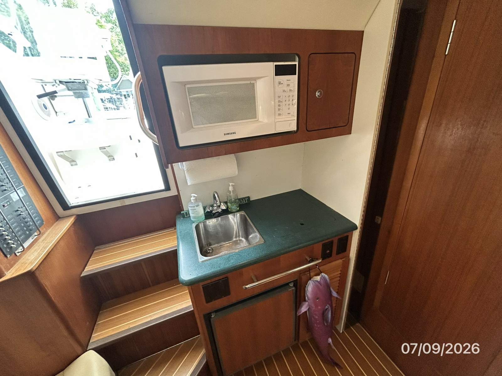 30' Pursuit galley