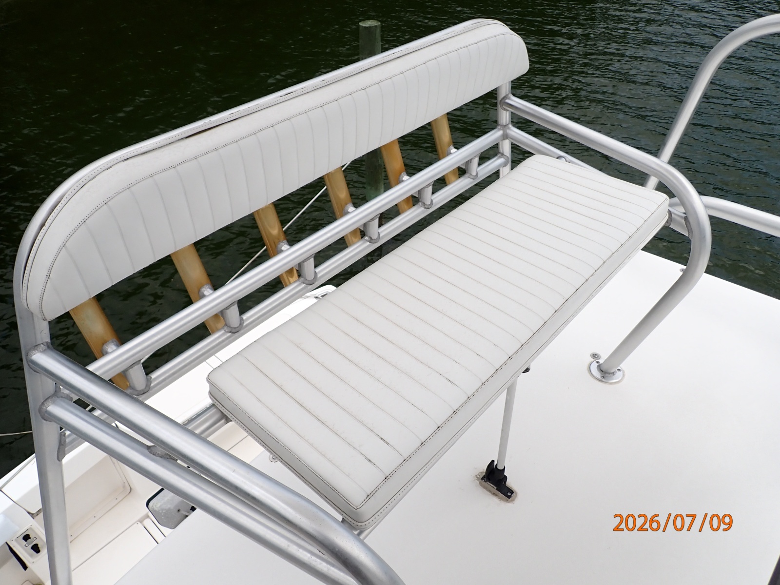 30' Pursuit tower seating