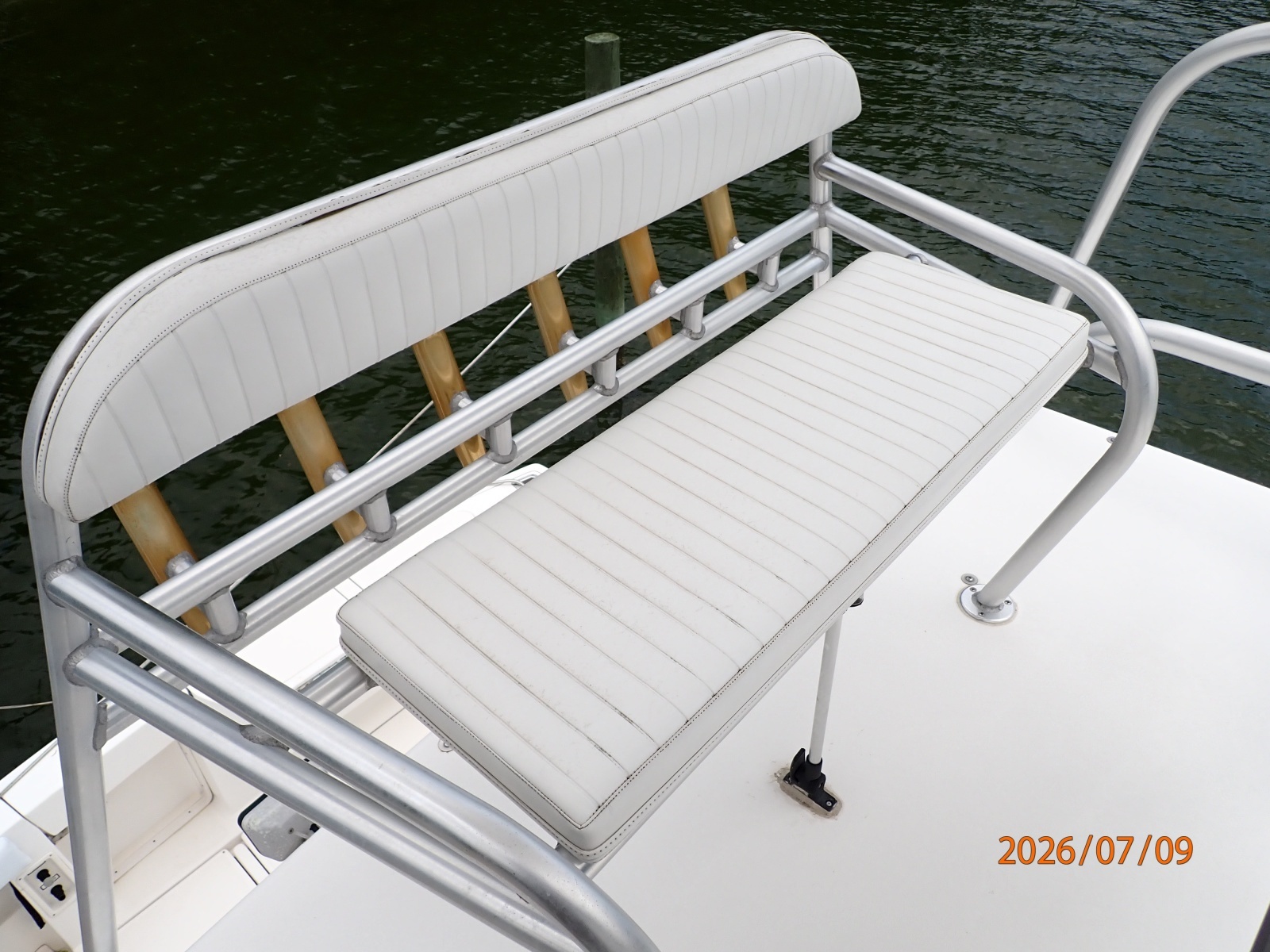 30' Pursuit tower seating