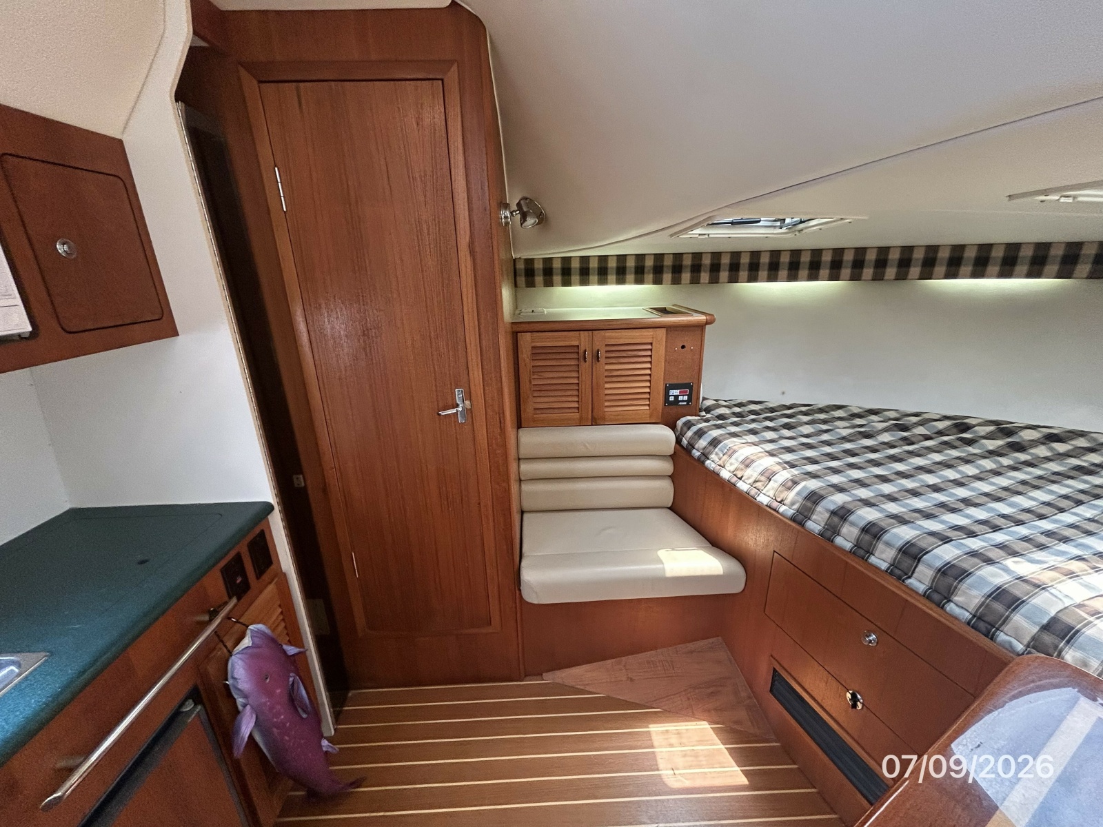 30' Pursuit lower deck port