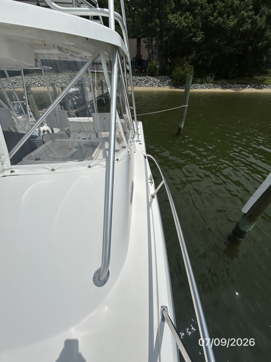 30' Pursuit port side deck1