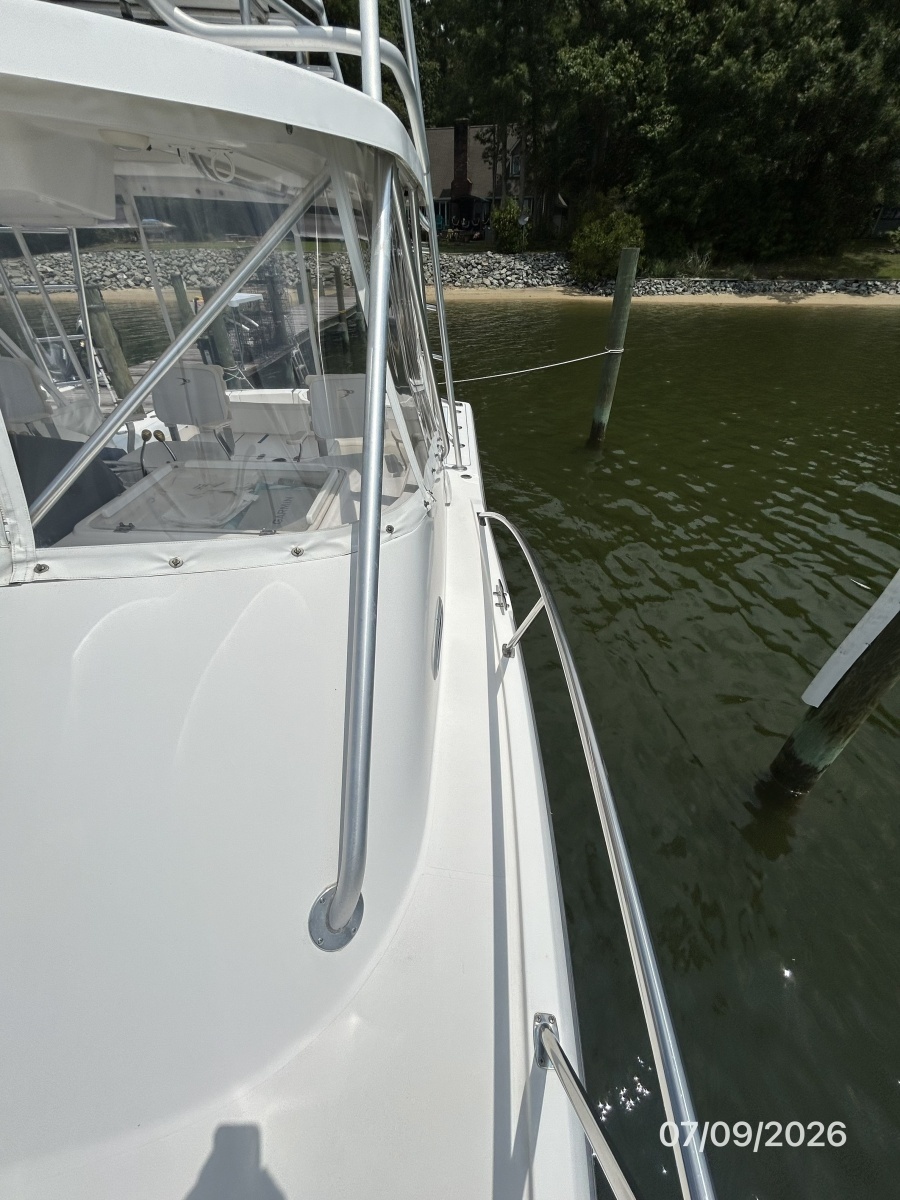 30' Pursuit port side deck1