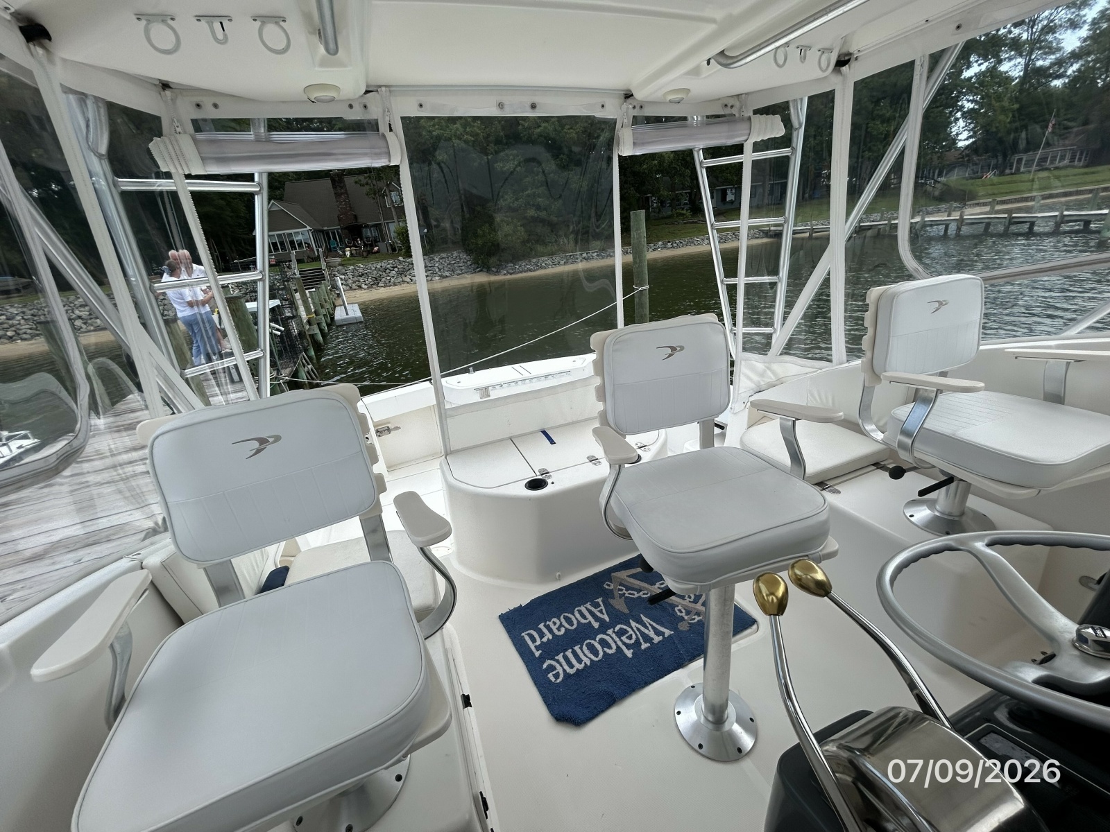 30' Pursuit upper deck aft