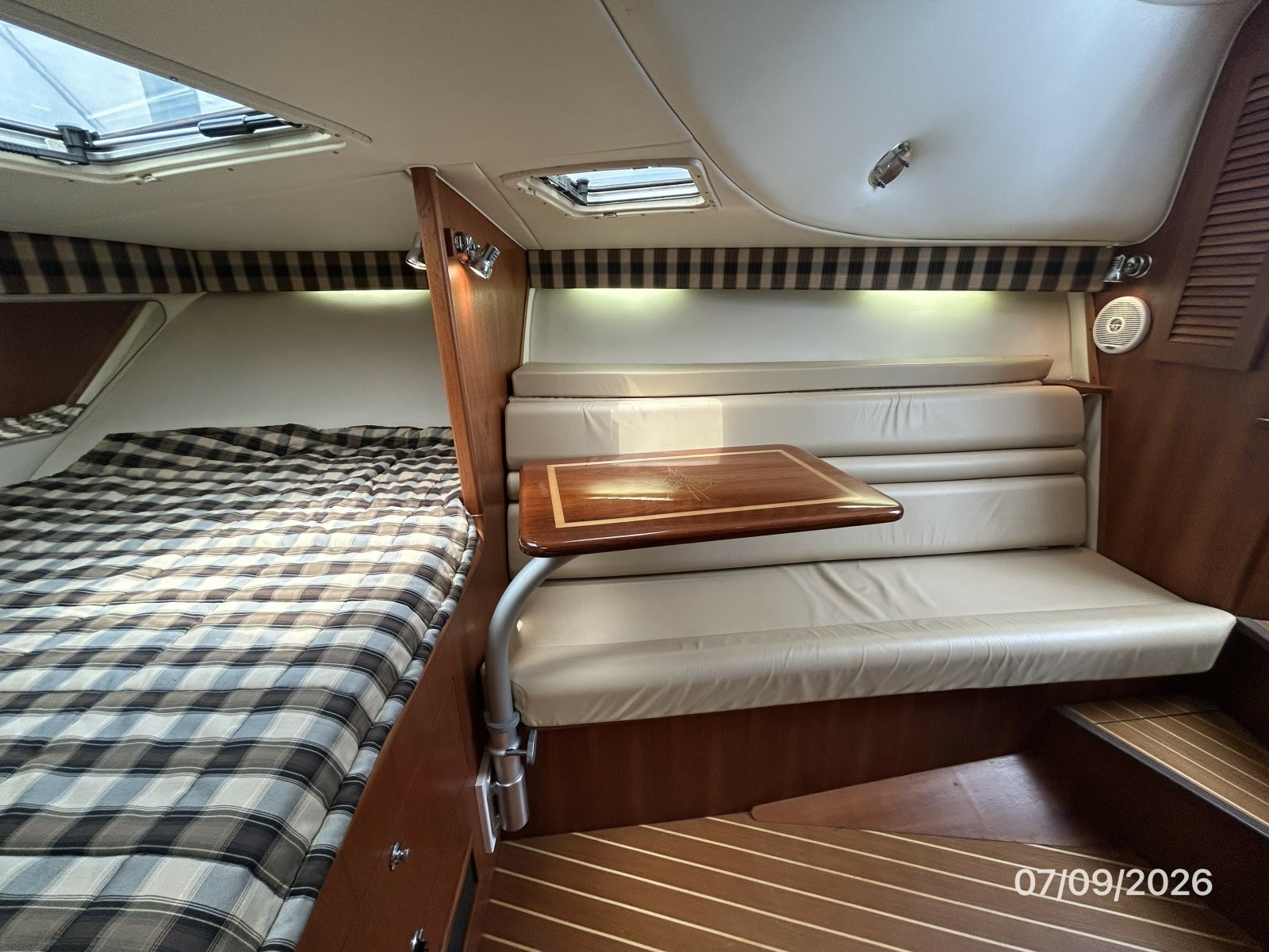 30' Pursuit lower deck starboard