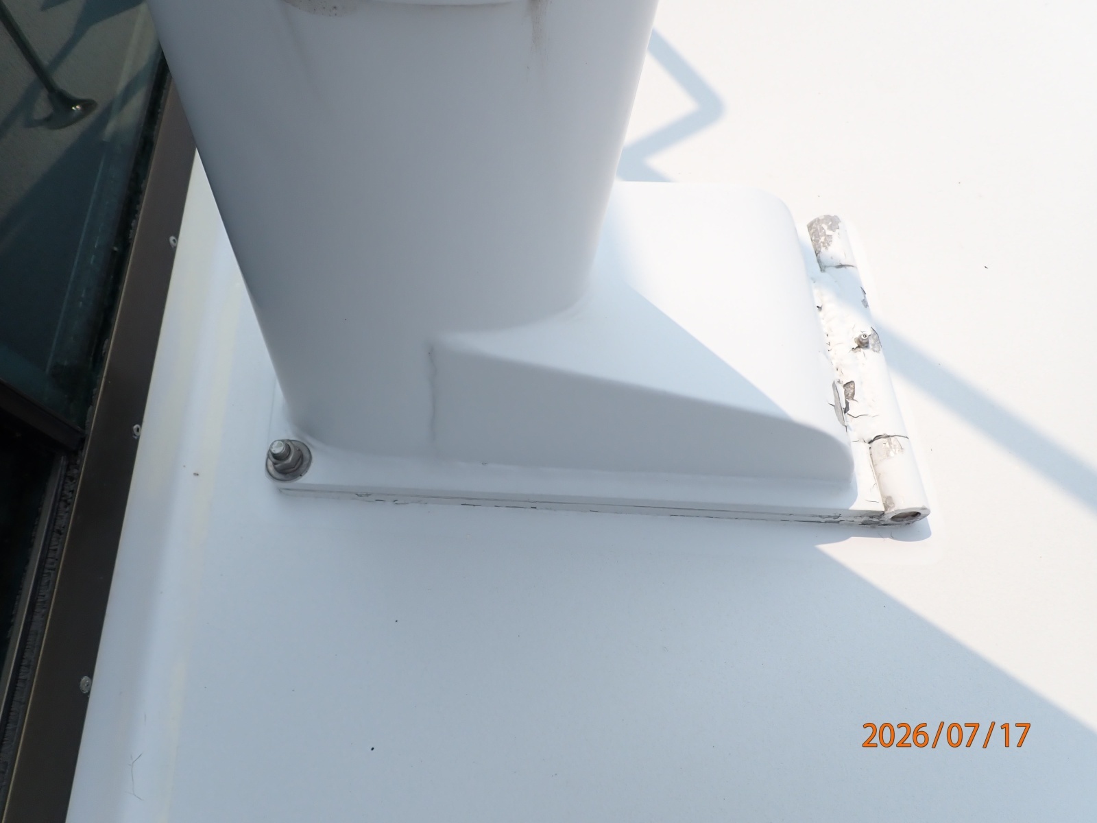 48' Hatteras mast base hinge