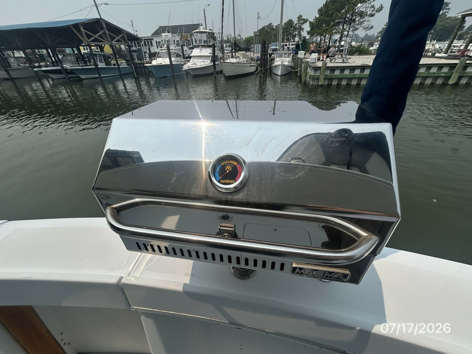 48' Hatteras cockpit BBQ grill